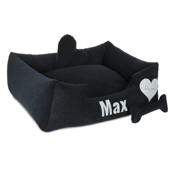 Personalizowane legowisko Max – czarne, miękkie i nowoczesne Czarne legowisko dla psa Max z napisem „Hug me!” i wysokimi bokami