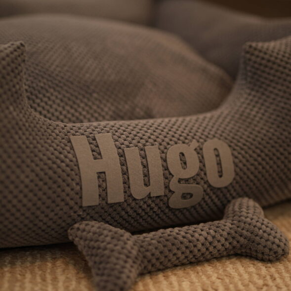 Legowisko Hugo – designerski dodatek do stylowego wnętrza Szare legowisko Hugo, zbliżenie