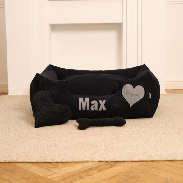 Posłanie Max czarne Czarne posłanie dla psa z imieniem Max, poduszeczki serce i kość
